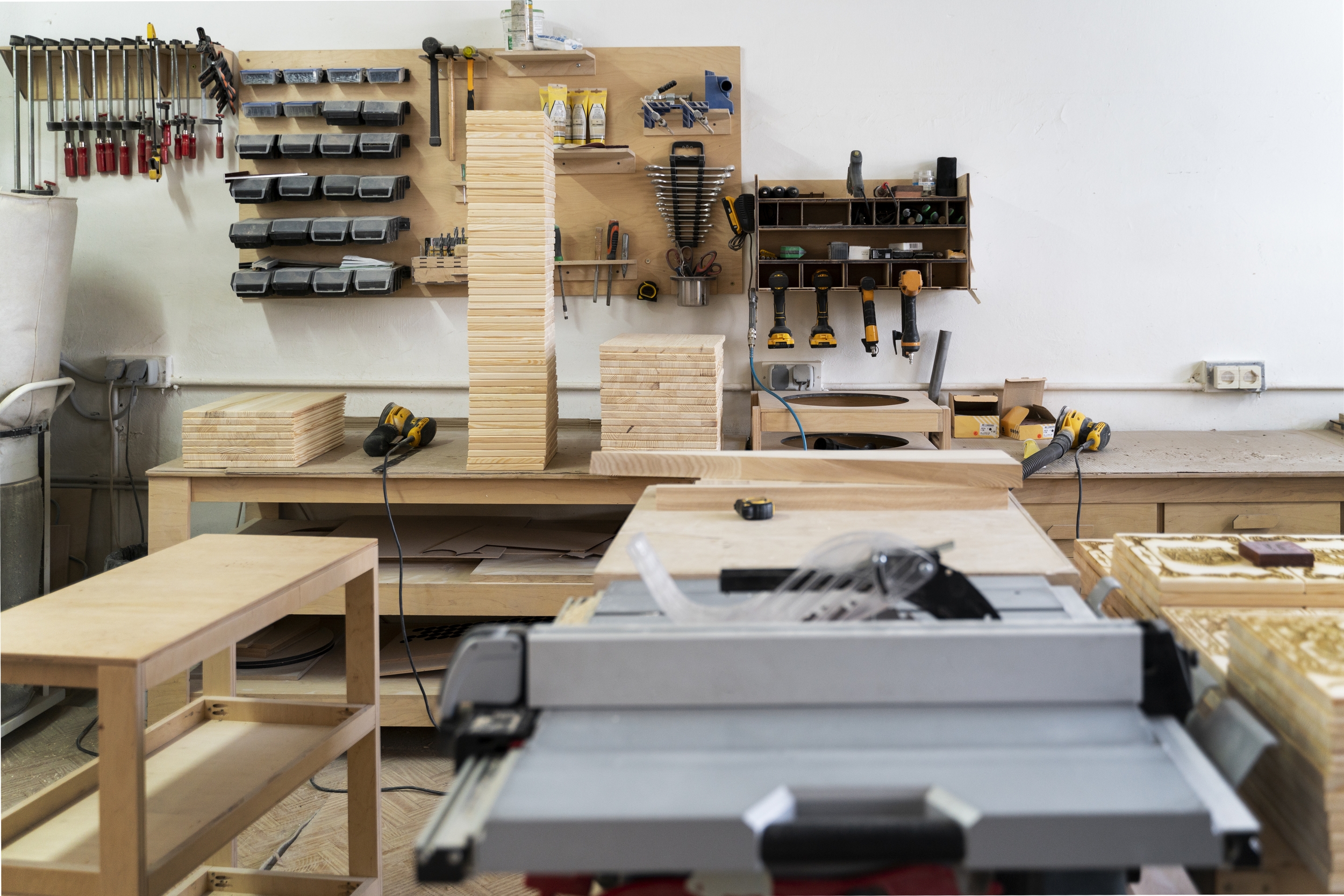 Как выбрать металлический верстак для мастерской: полное руководство от эксперта